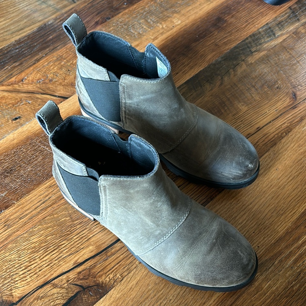 Sorel Size 6 Emelie Chelsea Booties Gray Leather Waterproof NL2671-053 Women